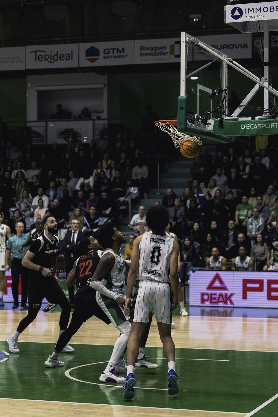 Duel sous le cercle — Palais des Sports, Nanterre