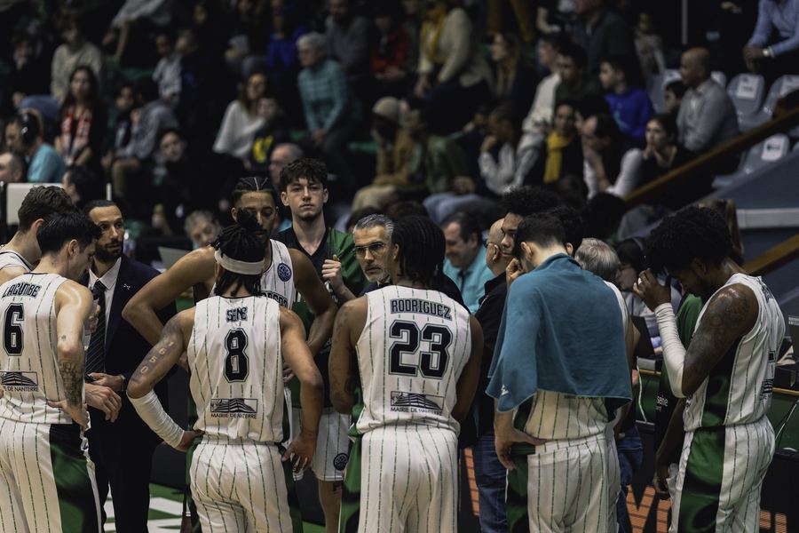 Recentrage en huddle — Palais des Sports, Nanterre