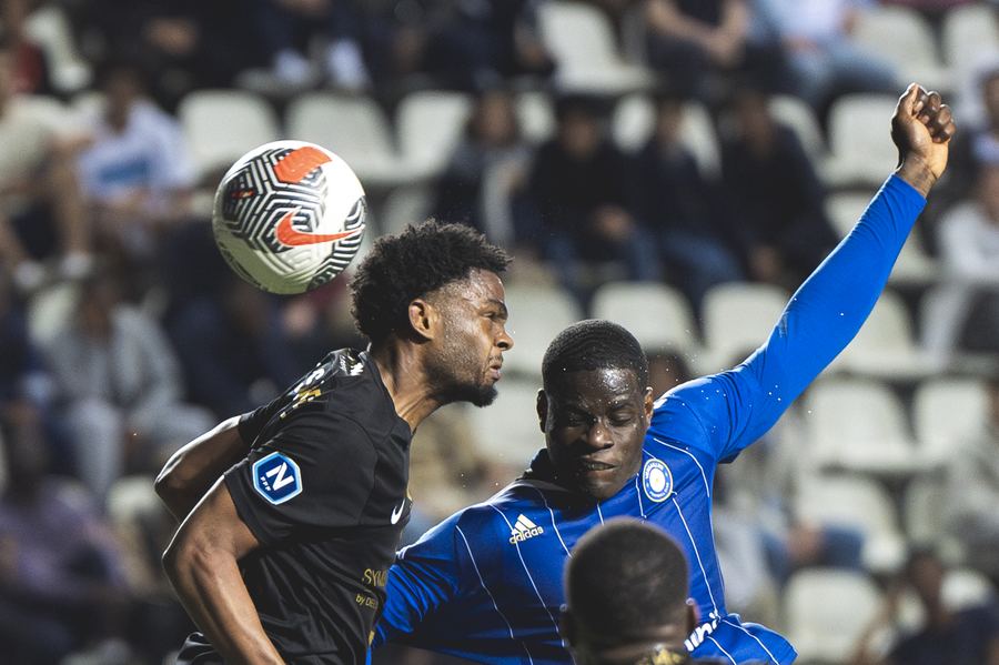 Duel de la tête — FC Versailles — Stade Jean Bouin