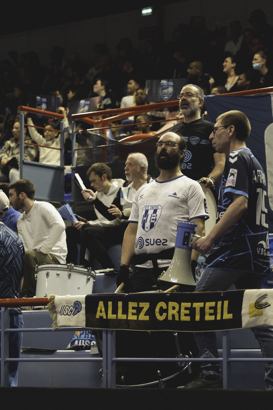 « Allez Créteil » — le kop en tribune — Palais des Sports R. Oubron, Créteil