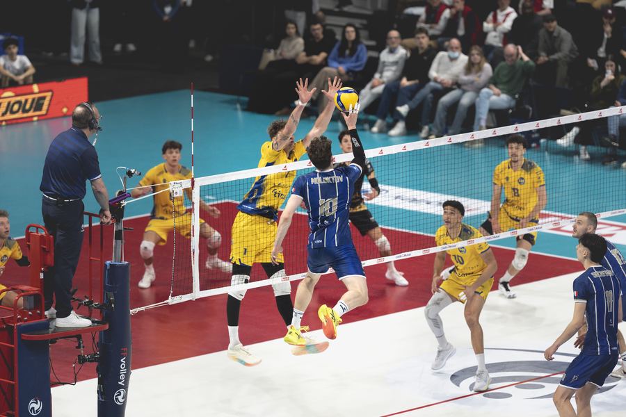Duel au filet — Adidas Arena, Paris — 2026